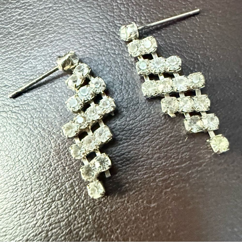 WOMEN’S SILVER RHINESTONE CASCADING STUD EARRINGS – ELEGANT EVENING STYLE